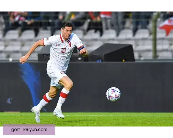 莱万多夫斯基超越历史，成为波兰足球射手榜新王，状态回暖值得关注