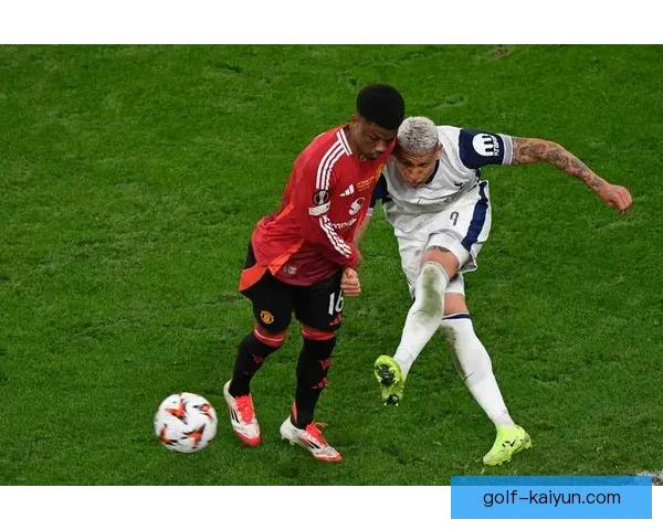 阿隆·克雷斯韦尔持续发挥稳定，帮助西汉姆联在英超赛季中迈向更高排名